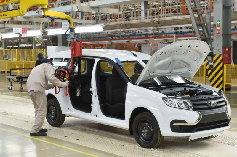 Удмуртские&nbsp;&laquo;каблуки&raquo;: АвтоВАЗ возобновил производство Lada Largus