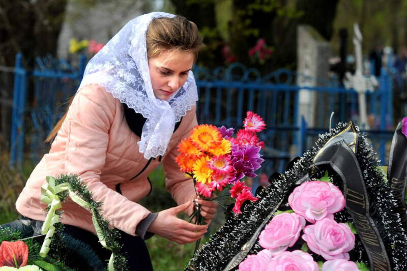 Радоница &mdash; &laquo;окликание&raquo; покойников: поминовение о Царствии Небесном, что нельзя делать