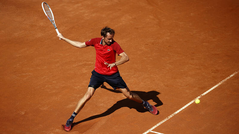 Медведев вышел в третий круг &laquo;Мастерса&raquo; в Риме