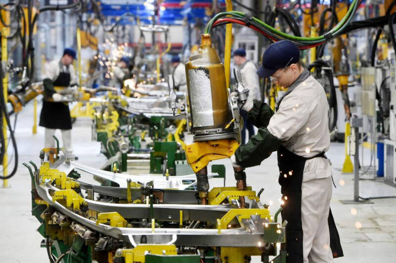 Удмуртские&nbsp;&laquo;каблуки&raquo;: АвтоВАЗ возобновил производство Lada Largus