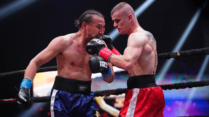 Шелест победил Ерназарулы в бою новой суперсерии &laquo;Бойцовского клуба РЕН ТВ&raquo;