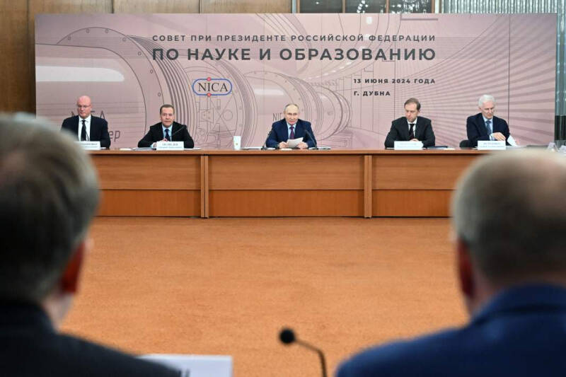 «Наука стоять на месте не будет ни при каких обстоятельствах»