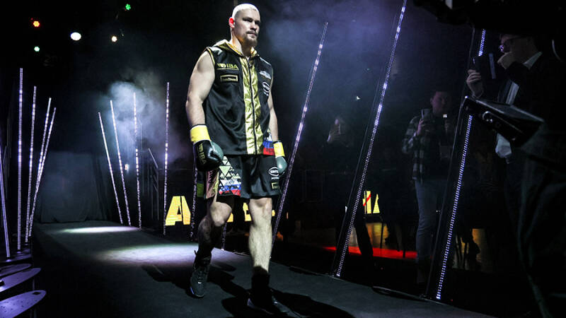 Егоров и Глэнтон сойдутся в главном бою суперсерии &laquo;Бойцовского клуба РЕН ТВ&raquo;