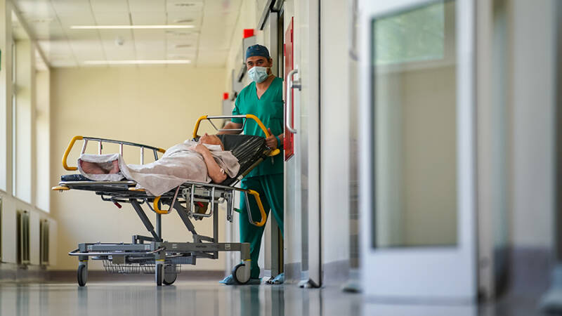 Врач рассказала о первых симптомах ботулизма