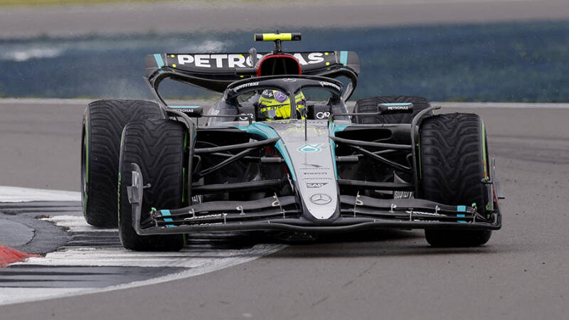 Хэмилтон выиграл этап Гран-при &laquo;Формулы-1&raquo; впервые с 2021 года