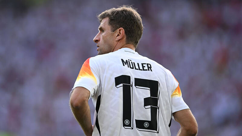 Самый титулованный немецкий футболист Мюллер завершил карьеру