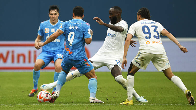 &laquo;Зенит&raquo; победил &laquo;Динамо&raquo; и вышел в единоличные лидеры РПЛ