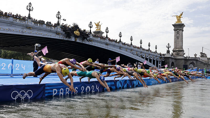 Триатлонистов вырвало после заплыва по Сене на Олимпиаде