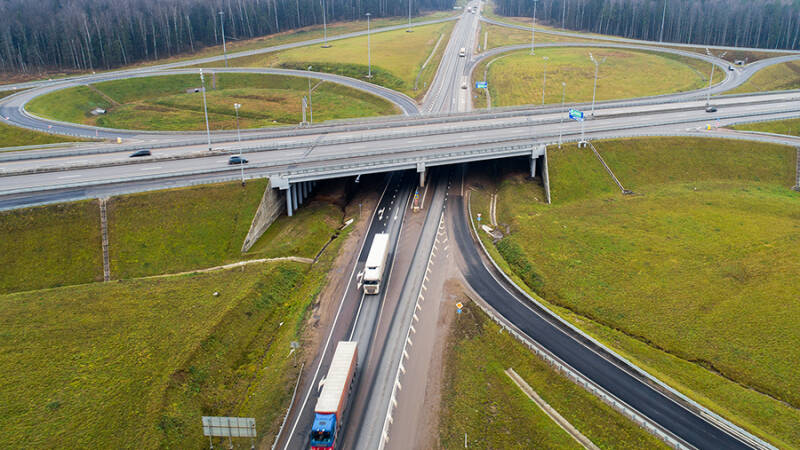 Оператор платных трасс назвал бессмысленным заклеивание госномеров