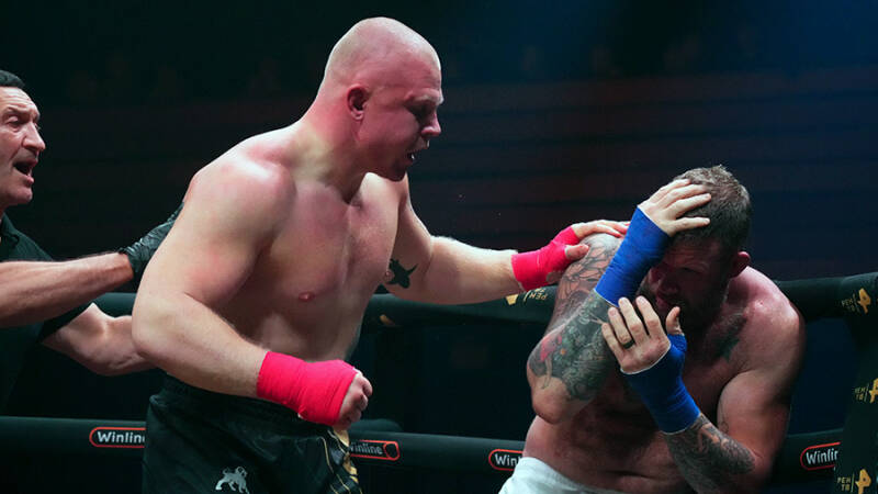 Фомичев отправил в нокаут Морроу в поединке &laquo;Бойцовского клуба РЕН ТВ&raquo;